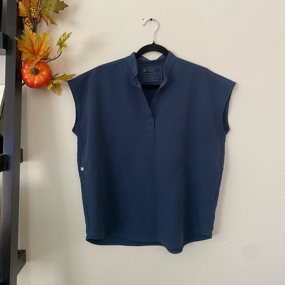 Dark harbor Rafaela scrub top